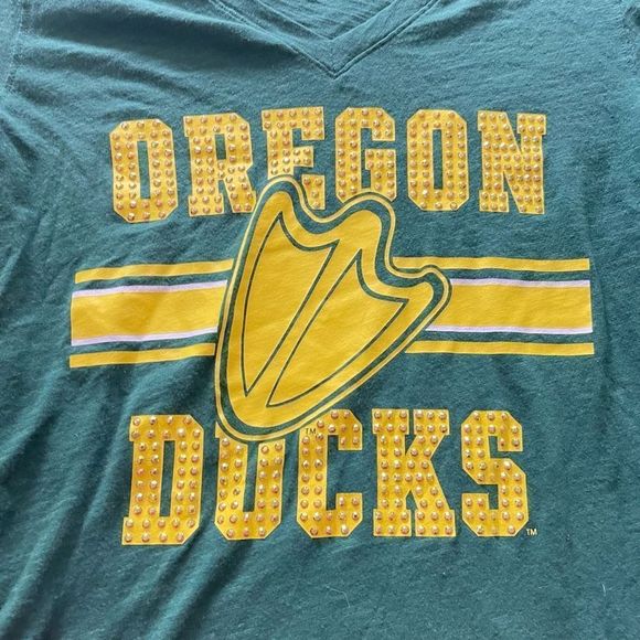 PINK Victoria’s Secret Bling Oregon Ducks V-Neck Short Sleeve Shirt Size Medium - Picture 2 of 4